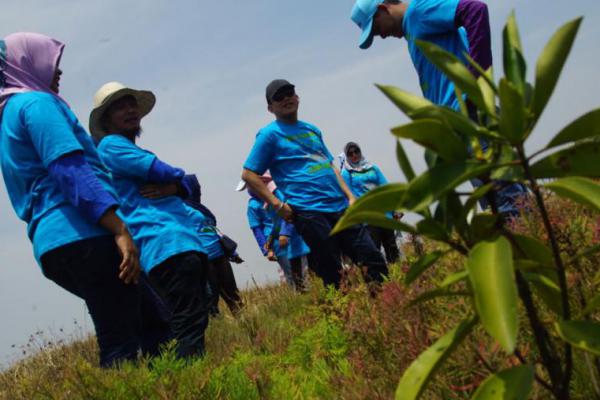 Alumni Perikanan Undip Kelola Pesisir Mengajar, Karding: Ini Keren!