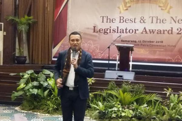 Karding Raih Penghargaan ‘The Best Legislator 2019’