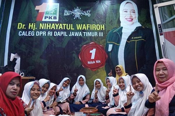 Resmikan Posko Pemenangan, Nihayatul Wafiroh Undang Yatim Piatu