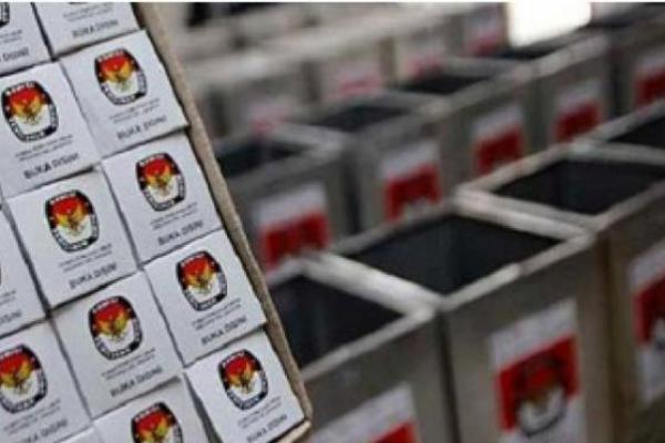 KPU Provinsi Kalsel Distribusikan Kotak Suara  dan Bilik Pencoblosan
