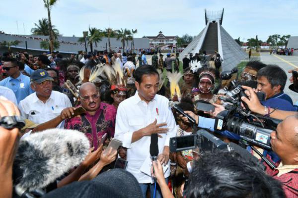 Di Masjid Al-Aqsha Merauke, Jokowi Ajak Masyarakat Jaga Persatuan
