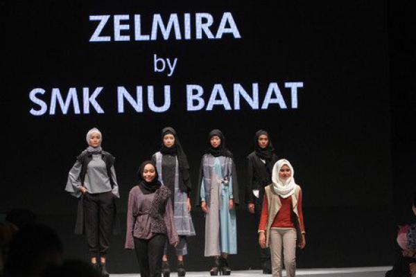 Siswi SMK NU Ikut Fashion Show di Paris