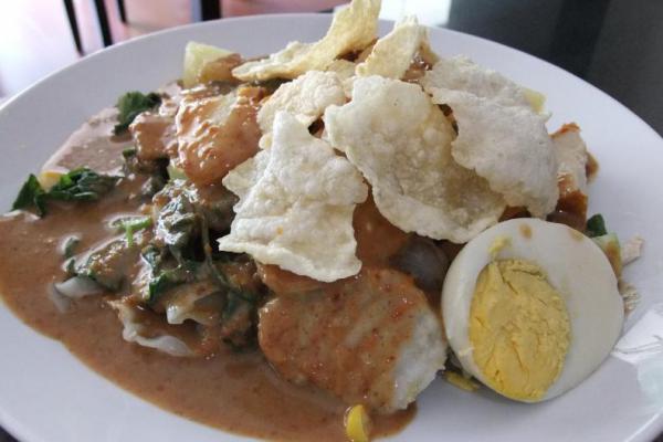 Ternyata, Gado-Gado Makanan Favorit Turis Asing di Indonesia