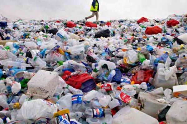 Tanggulangi Sampah Plastik, KKP Kembangkan Bioplastik Berbasis Biota Laut