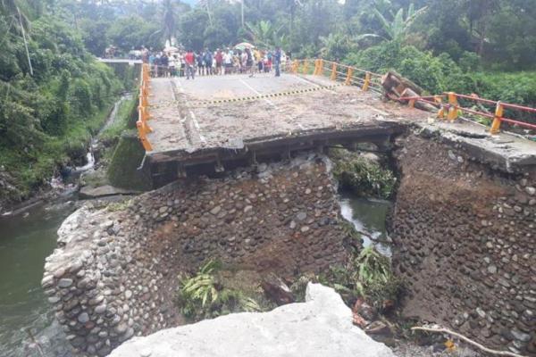 Pasca Diterjang Banjir, Jembatan Padang-Bukittinggi Tersambung Kembali