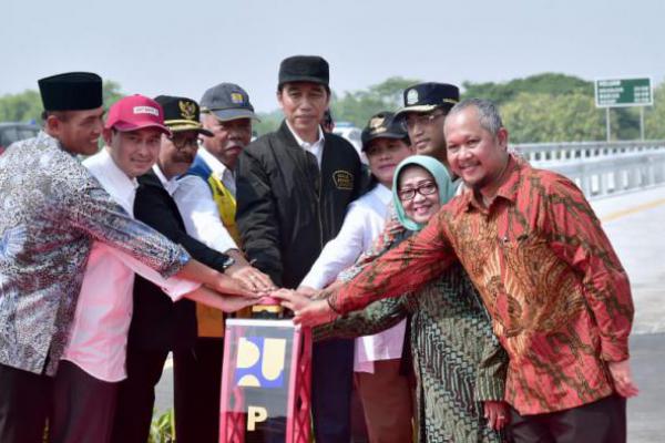 Keren! Presiden Jokowi Resmikan 4 Ruas Tol Trans Jawa