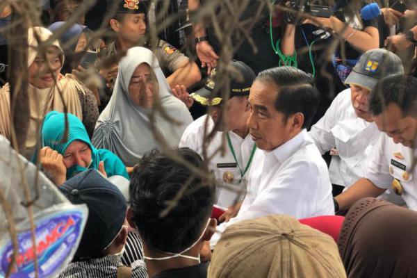 Usai Debat, Jokowi Tanam 1000 Pohon dan Resmikan Kampung Siaga Bencana