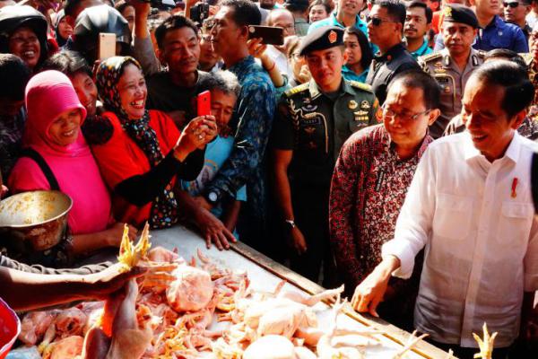 Ke Tulungagung, Jokowi Blusukan ke Pasar Ngemplak