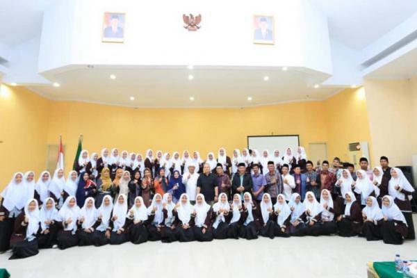 Tingkatkan Wawasan Keilmuan, Ratusan Santri Kunjungi UIN SMH Banten