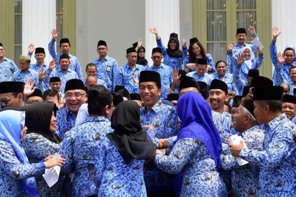 Presiden Jokowi Buka Rakornas KORPRI di Istana Merdeka