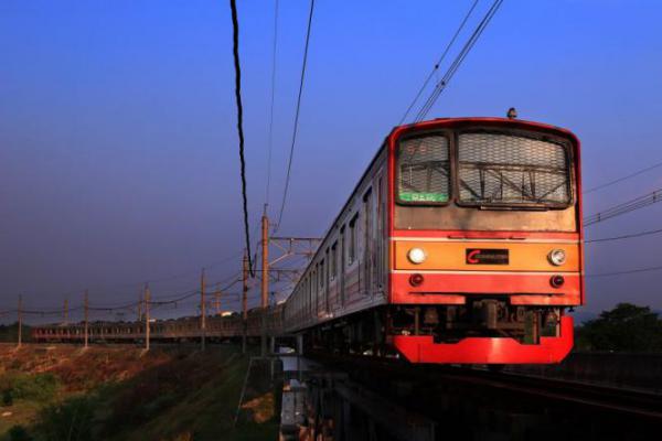 KRL Jatinegara-Bogor Anjlok di Cilebut Bogor