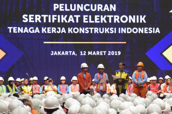 Presiden Jokowi Hadiri Peluncuran Peluncuran Sertifikasi Elektrik di GBK
