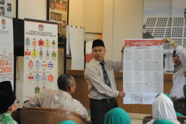 Lakukan Penyortiran, KPU Kota Yogyakarta Temukan 300 Lembar Rusak