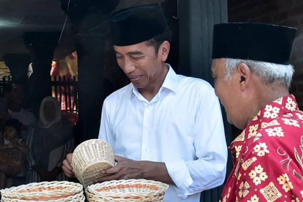 Jokowi Janji Alokasikan Dana Operasional Kepala Desa