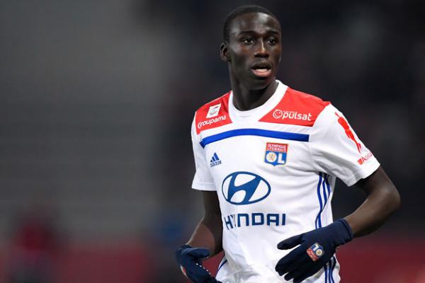 Barcelona dan Juventus Bersaing Dapatkan Ferland Mendy