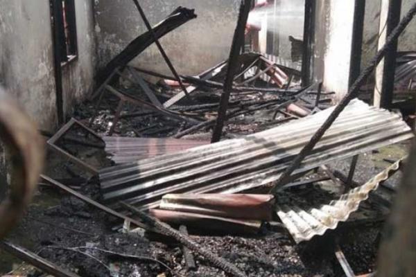 Diduga Biang Kebakaran Rumah, Warga Grogol Polisikan Teknisi PLN