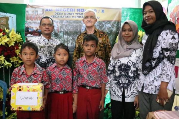 Keterbatasan Sarana, Tak Halangi Siti Hardiyanti Berinovasi