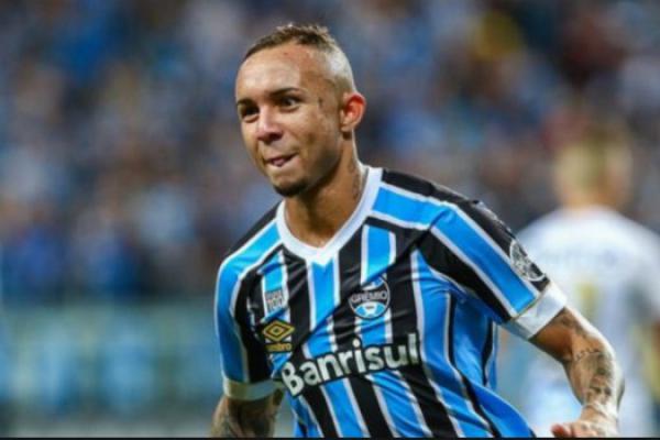 Diincar Sejumlah Klub Eropa, Everton Soares Tertarik untuk Pindah