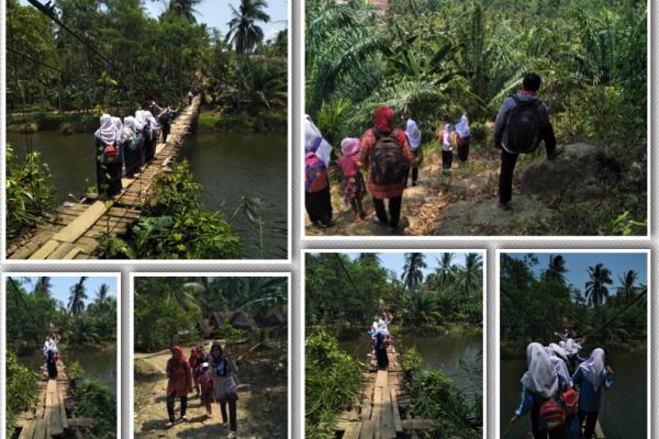 `Bayang-bayang Kematian` Harus Dihadapi Siswa Lewati Jembatan Gantung di Pandeglang