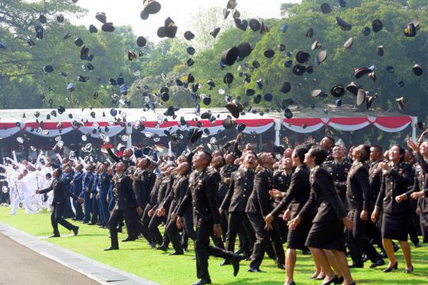 Presiden Jokowi Ingatkan Perwira Remaja TNI/Polri Ikuti Perkembangan Zaman