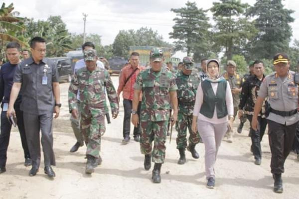 Wagub Nunik Sambangi Lokasi Bentrok Berdarah di Mesuji