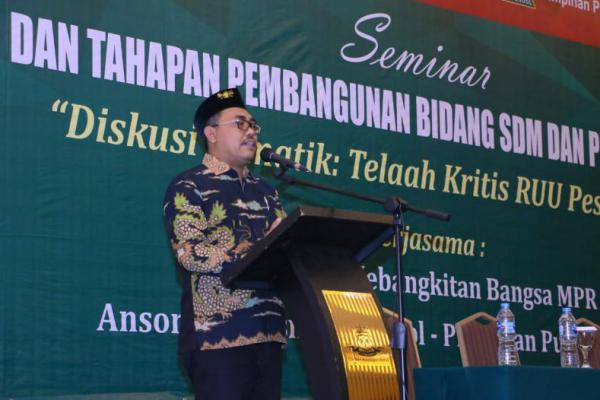 Wakil Ketua MPR Dorong Pemerintah Segera Terbitkan Aturan Turunan UU Pesantren