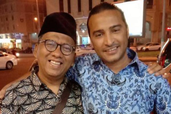 Warga Yaman Kenakan Batik Korpri PNS di Mekah, Warganet Heboh