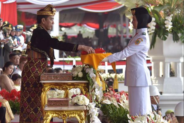 Jadi Inspektur Upacara HUT RI, Presiden Jokowi Kenakan Baju Adat Bali