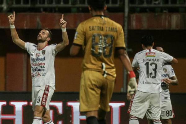 Permalukan Madura United, Serdadu Tridatu Ambil Alih Puncak Klasemen