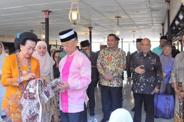 Menteri Eko Sandjojo Dampingi Raja Malaysia Kunjungi Keraton Yogyakarta