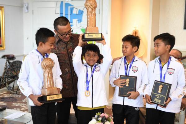 Tim Sepakbola Pelajar U-10 dan U-11 Juara di China, Menpora Bangga