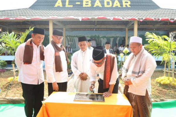 Diresmikan Menteri Hanif, Ketua Yayasan Al-Badar KH Waskurni Harap BLK Pesantren Tingkatkan Skill Santri