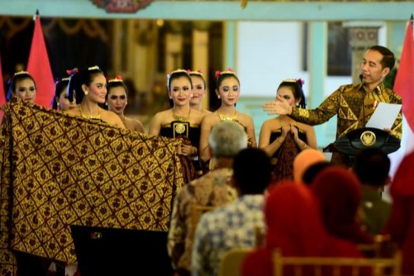 Presiden Jokowi Ajak Bangsa Indonesia Lestarikan Batik Nusantara