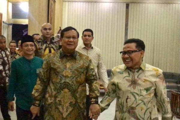 Tiba di DPP PKB, Gus Muhaimin Gandeng Tangan Prabowo Subianto
