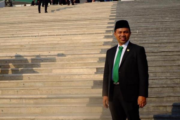 Mengenal Lebih Dekat Abdul Wahid, Anak Kampung Sukses jadi Wakil Rakyat