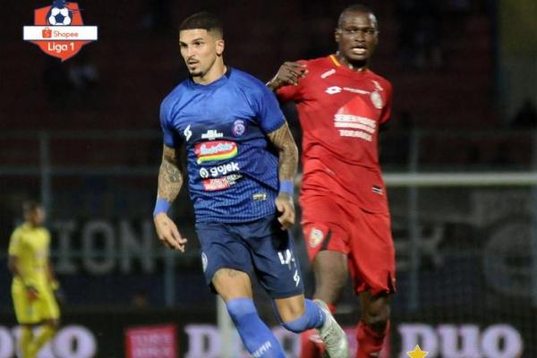 Berlangsung Sengit, Arema Menang Tipis Atas Semen Padang