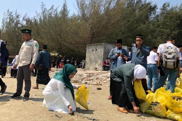 Ratna Juwita: Santri Agen Perubahan, Peduli Lingkungan