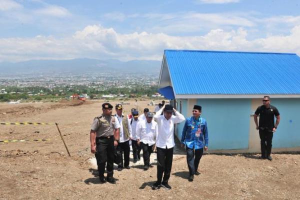 Usai Tinjau Korban Gempa Maluku, Presiden Jokowi Langsung Terbang ke Palu