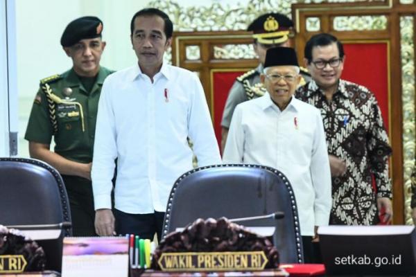 Presiden Jokowi Minta Menteri Terkait Siapkan Regulasi Turunan RUU Omnibus Law