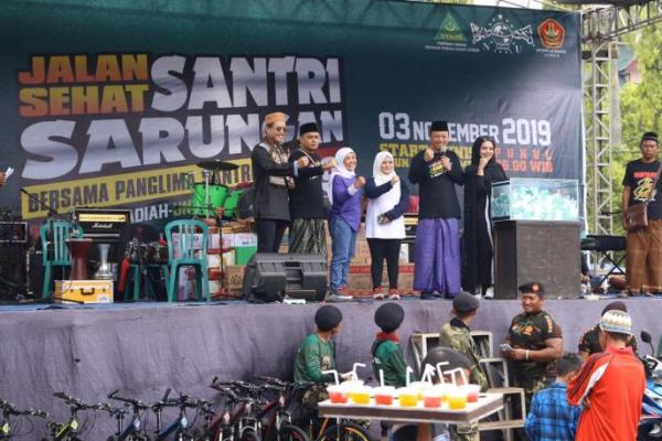 PKB Ajak 40 Ribu Santri Jalan Sehat Sarungan di Jember