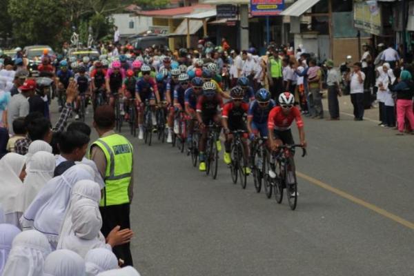 Cristian Reaileanu Tercepat di Etape IV Tour de Singkarak 2019