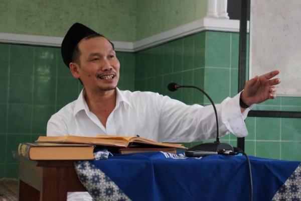 Gus Baha Berikan Tips Khusus Cara Baca Alquran dengan Fasih