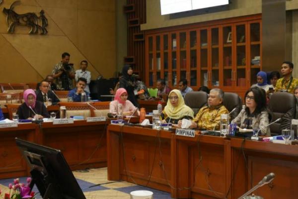 Premi Kelas III Tetap Naik, Nihayatul Wafiroh Semprot BPJS Kesehatan