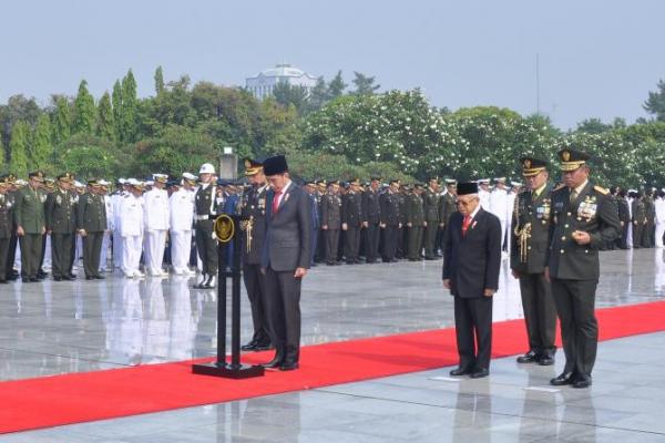 Presiden Jokowi: Kita Harus Teruskan Perjuangan Para Pahlawan