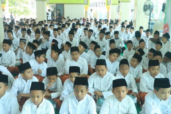 Biasakan Dzikir dan Berdoa Usai Shalat Wajib, Ini Manfaatnya