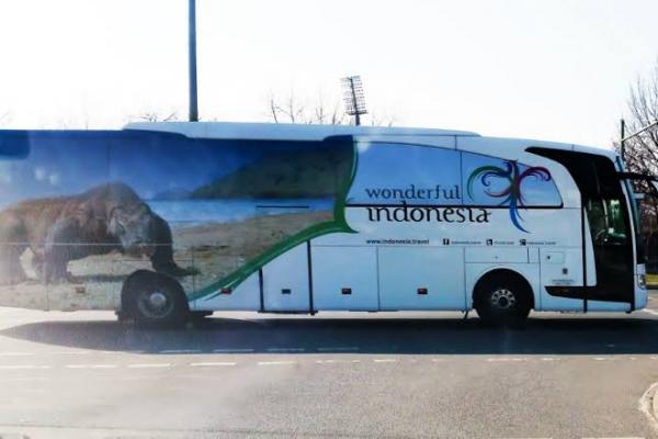 Promosikan Pariwisata, Bus Wonderful Indonesia Ramaikan Jalanan di Kuwait 
