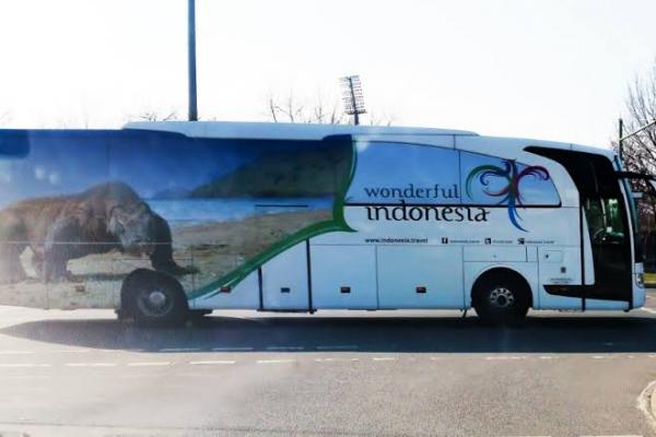 Promosikan Pariwisata, Bus Wonderful Indonesia Ramaikan Jalanan di Kuwait