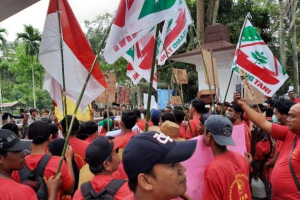 Konflik dengan PTPN 2, SPSB dan Gerbang Tani Geruduk Kantor Bupati Deli Serdang