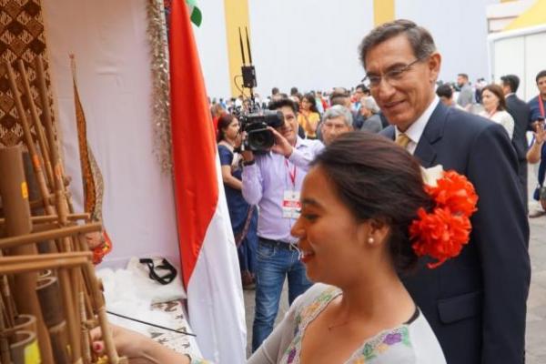 Presiden Peru Kagumi Angklung Indonesia di Mundo de Illusiones