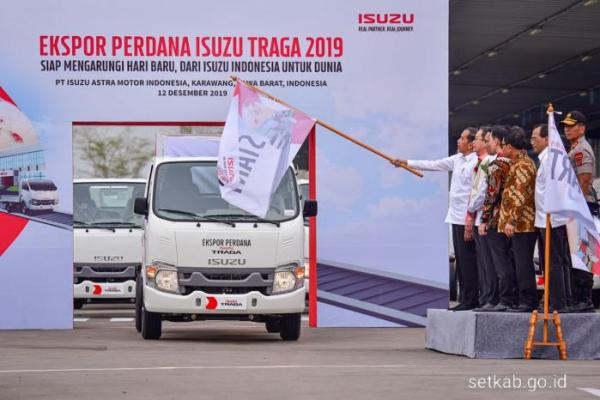 Presiden Jokowi Tantang Industri Otomotif Ekspor 1 Juta Mobil